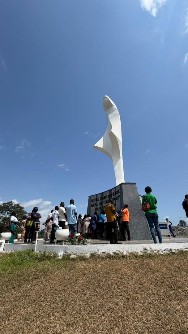 Statue inscribed Notre Dame d&rsquo;Afrique, M&egrave;re de toute gr&acirc;ce, priez pour nous